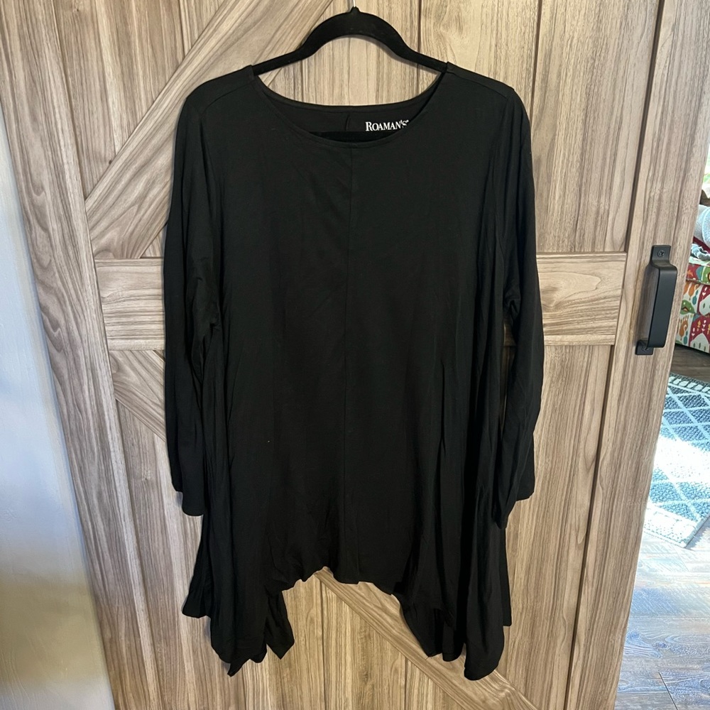 NEW w/o tags Roaman’s black swing tunic with shark bite hem